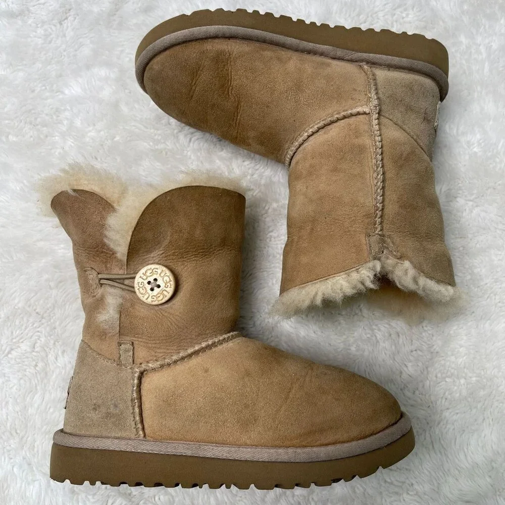 UGG #5991T Kid's Cream Tan Bailey Button Suede Boots Sheepskin Size 12